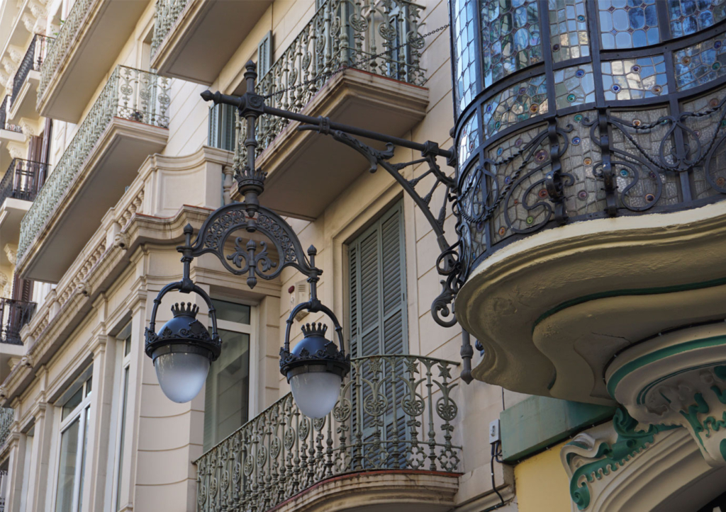 Fotografía de elementos decorativos de estilo modernista de Barcelona