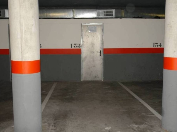 plaza de aparcamiento con trastero