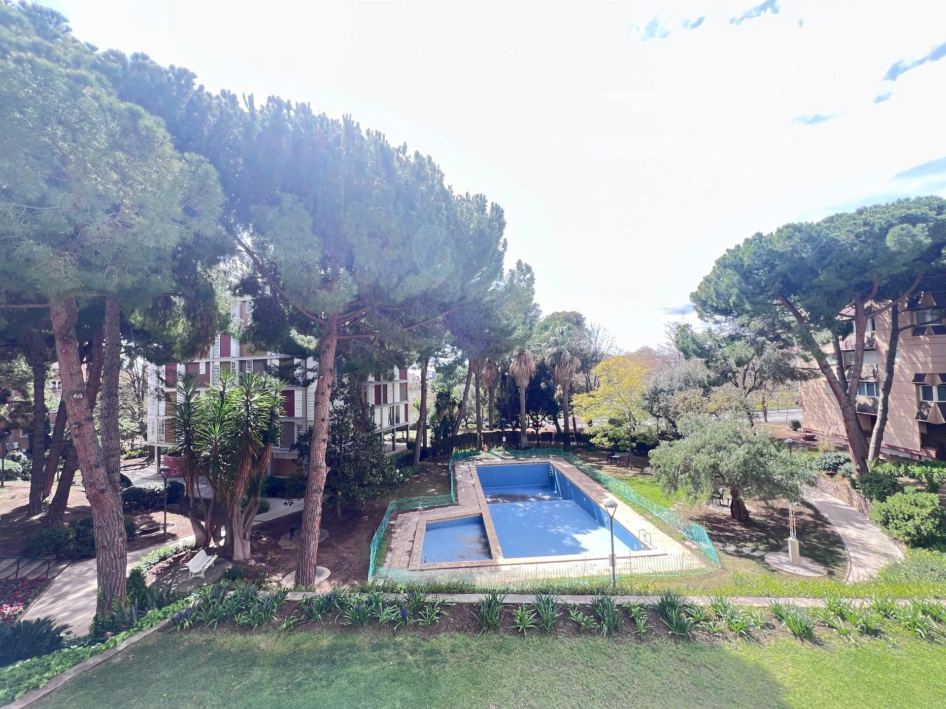 Espectacular piso en Pedralbes para los que desean vivir rodeados de un jardín y piscina comunitaria foto 7