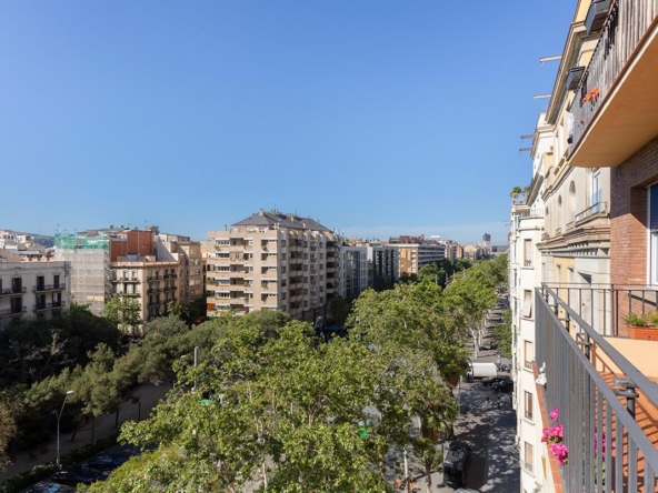 Piso en una 6º planta real en pleno Eixample Esquerra. Muy cerca del Hospital Clínic foto 3