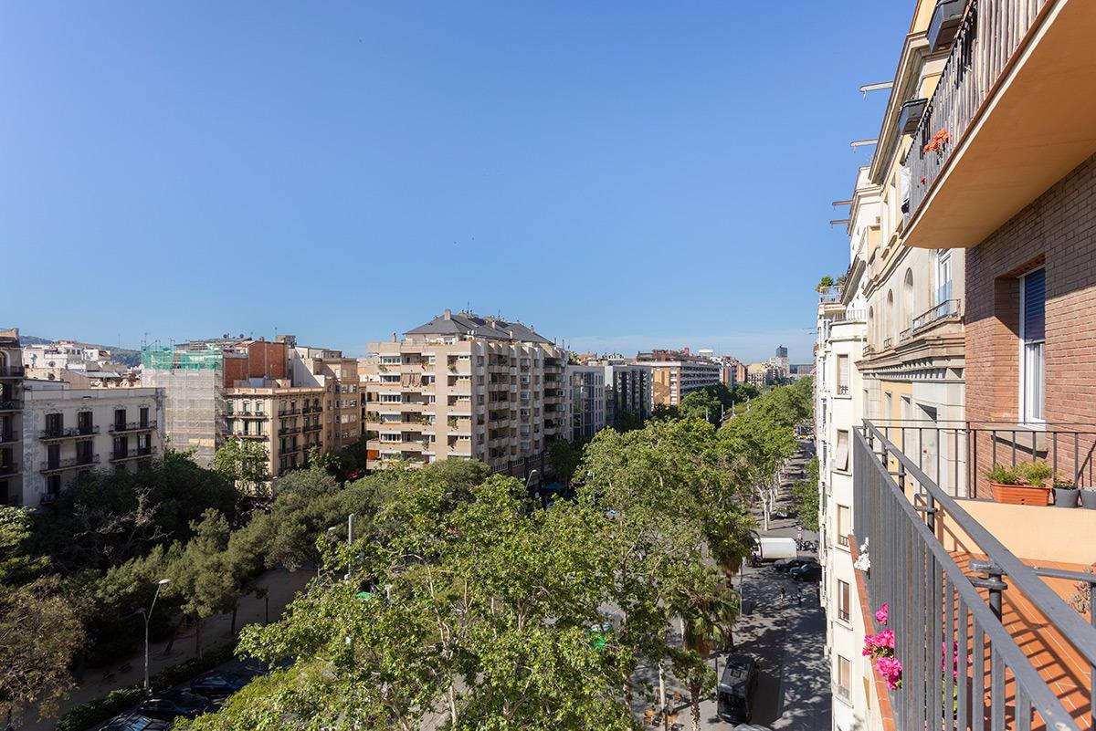 Piso en una 6º planta real en pleno Eixample Esquerra. Muy cerca del Hospital Clínic foto 3