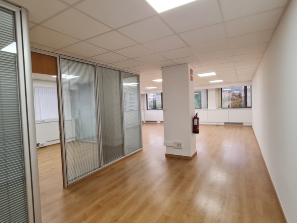 fotografia del interior de la oficina en pedralbes