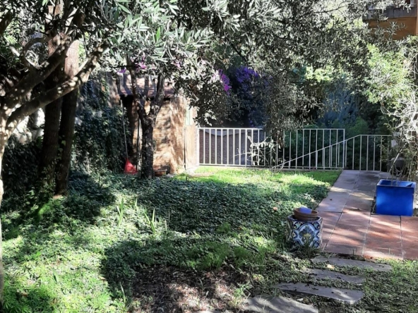 Exclusivo piso de 2 plantas en Sarrià con jardín privado y distribución funcional foto 9