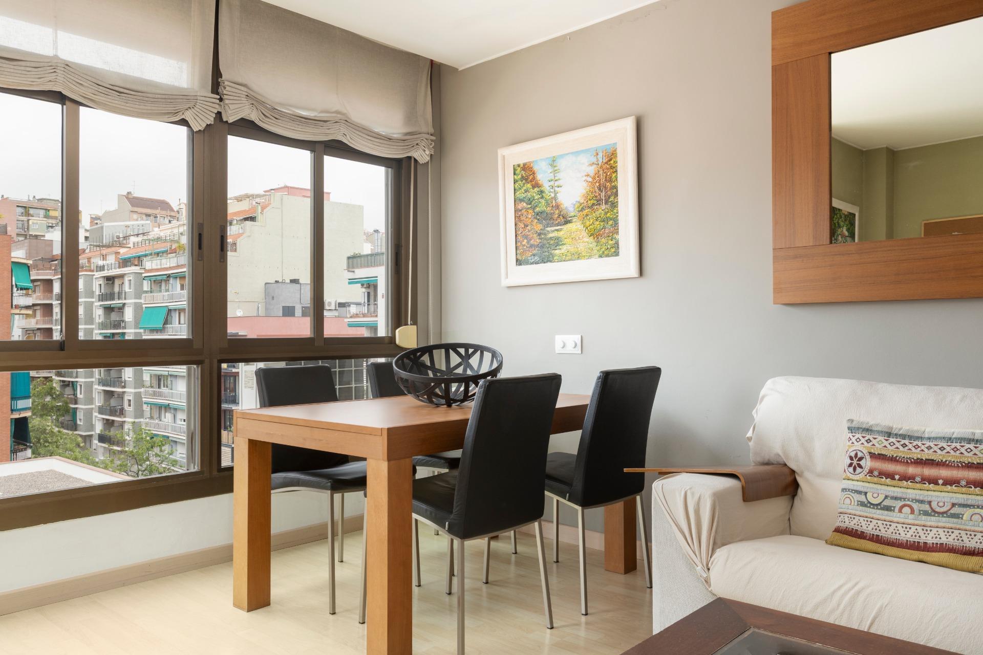 ¡Piso alto listo para entrar a vivir con impresionantes vistas y  en finca con conserje! foto 3