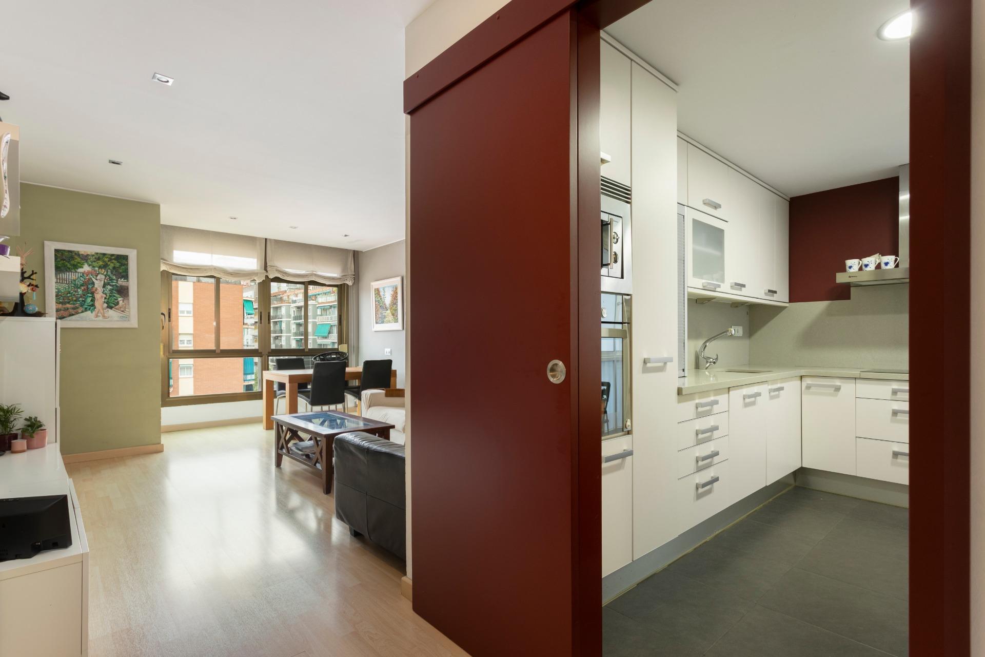 ¡Piso alto listo para entrar a vivir con impresionantes vistas y  en finca con conserje! foto 5