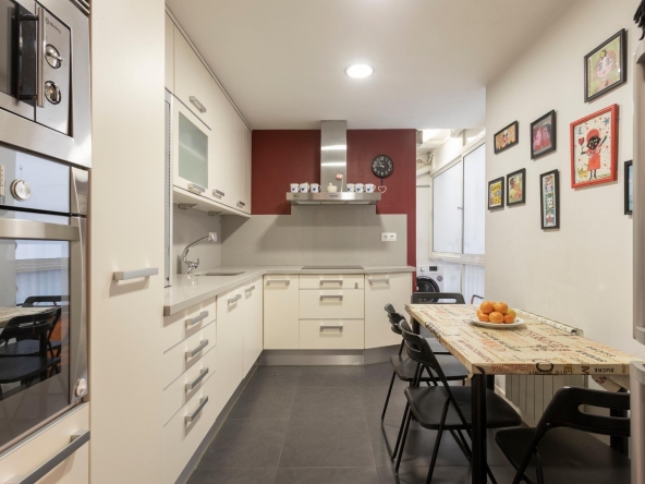 ¡Piso alto listo para entrar a vivir con impresionantes vistas y  en finca con conserje! foto 5