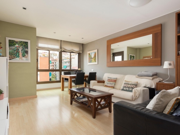 ¡Piso alto listo para entrar a vivir con impresionantes vistas y  en finca con conserje! foto 1