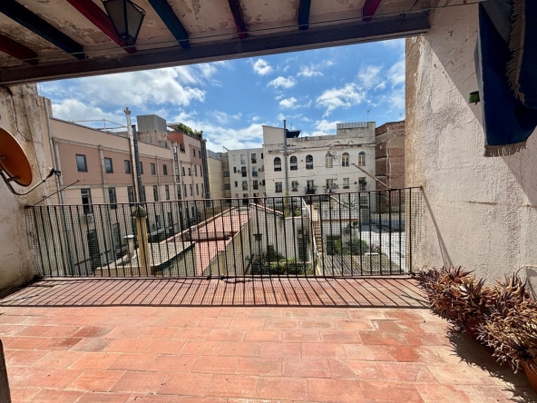 PISO CON TERRAZA EN EL RAVAL foto 1