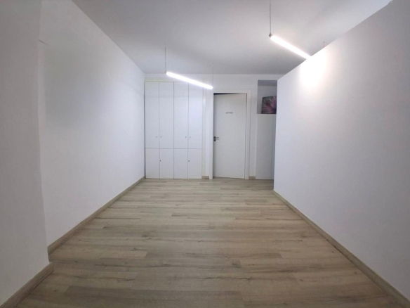 GRAN LOCAL EN VENTA A PIE DE CALLE EN GALVANY. foto 10