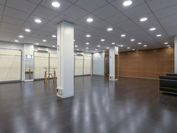 Oficina de 300 m² en pleno Eixample Esquerra – Ideal para negocio o inversión foto 3