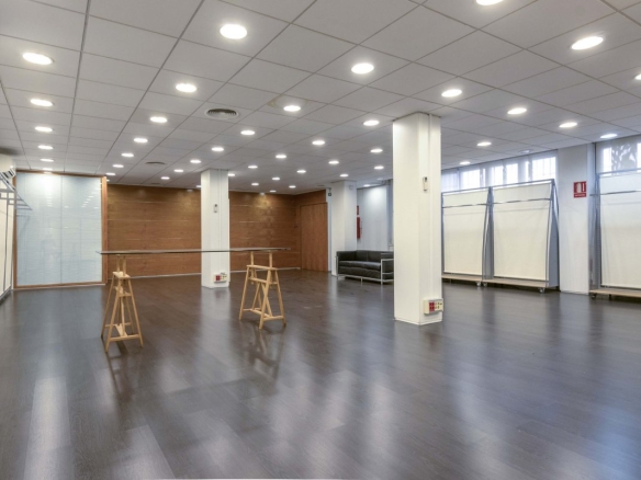 Oficina de 300 m² en pleno Eixample Esquerra – Ideal para negocio o inversión foto 4