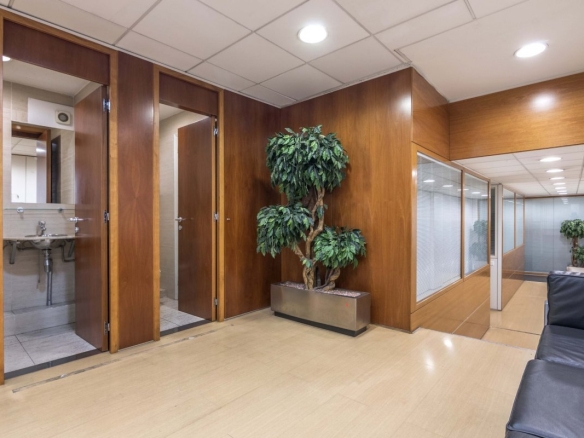 Oficina de 300 m² en pleno Eixample Esquerra – Ideal para negocio o inversión foto 5