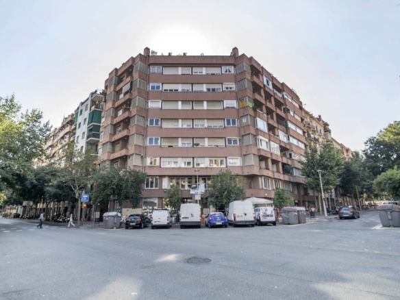 Oficina de 300 m² en pleno Eixample Esquerra – Ideal para negocio o inversión foto 1
