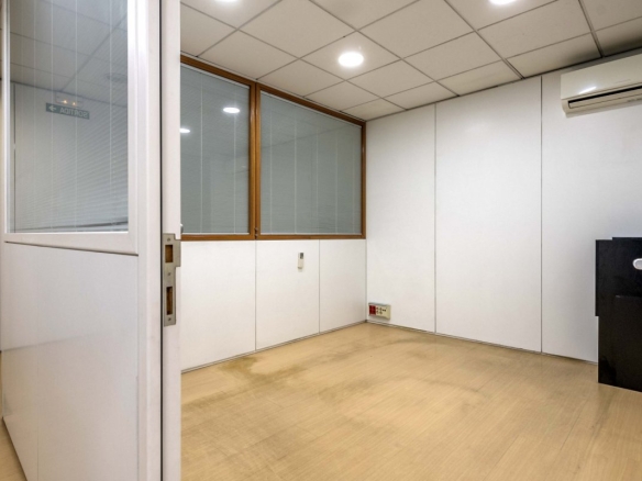 Oficina de 300 m² en pleno Eixample Esquerra – Ideal para negocio o inversión foto 9