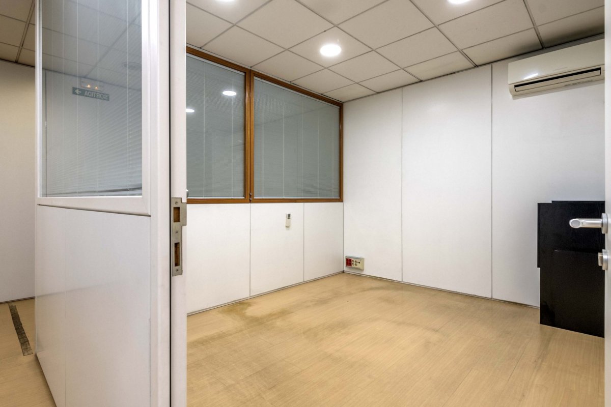 Oficina de 300 m² en pleno Eixample Esquerra – Ideal para negocio o inversión foto 9