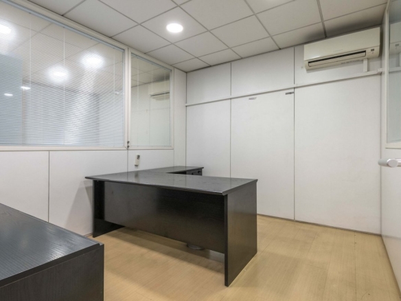 Oficina de 300 m² en pleno Eixample Esquerra – Ideal para negocio o inversión foto 10