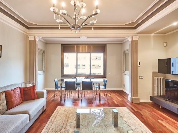 ELEGANTE VIVIENDA EN RAMBLA CATALUNYA foto 2
