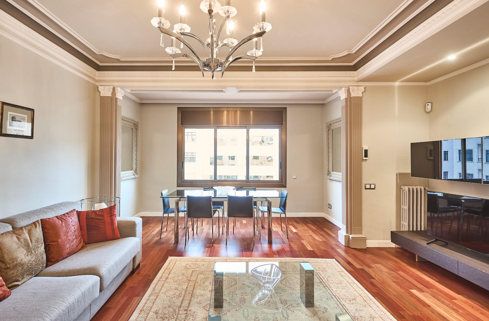 ELEGANTE VIVIENDA EN RAMBLA CATALUNYA foto 2