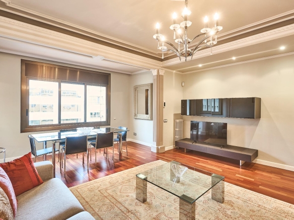 ELEGANTE VIVIENDA EN RAMBLA CATALUNYA foto 3