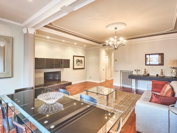 ELEGANTE VIVIENDA EN RAMBLA CATALUNYA foto 4