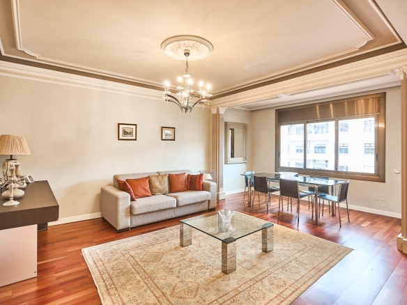 ELEGANTE VIVIENDA EN RAMBLA CATALUNYA foto 1