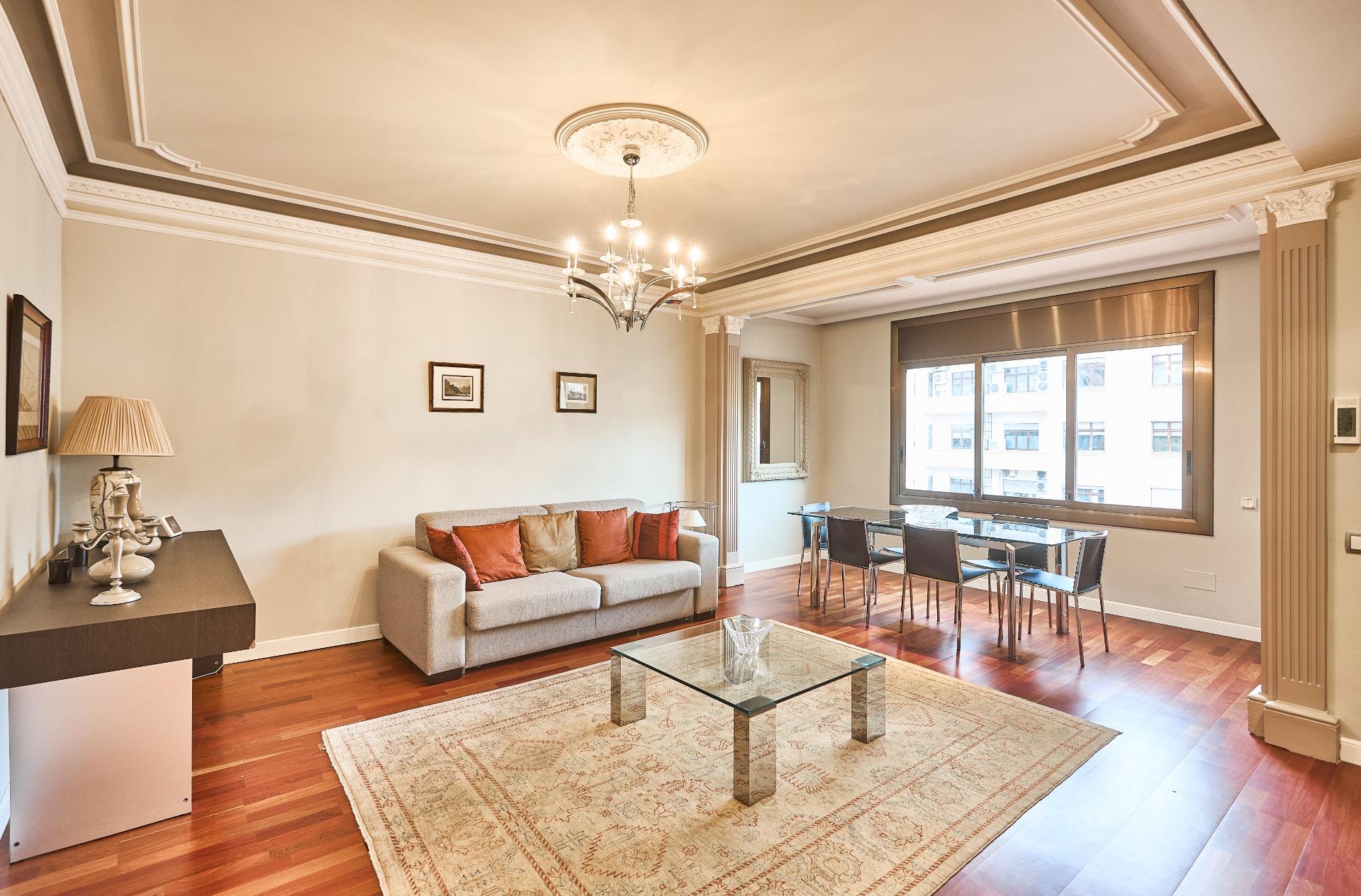 ELEGANTE VIVIENDA EN RAMBLA CATALUNYA foto 1