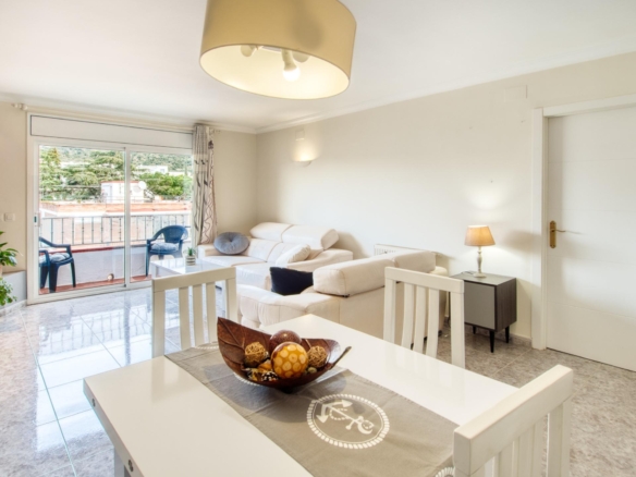 Ático en Roses con terraza privada de 46 m² y vistas a la montaña foto 2