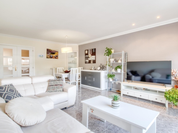 Ático en Roses con terraza privada de 46 m² y vistas a la montaña foto 4