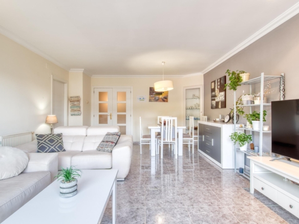 Ático en Roses con terraza privada de 46 m² y vistas a la montaña foto 7