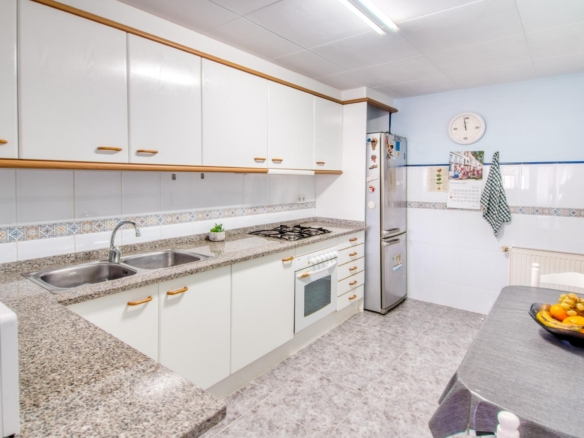 Ático en Roses con terraza privada de 46 m² y vistas a la montaña foto 9