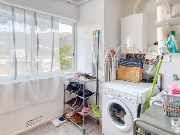 Ático en Roses con terraza privada de 46 m² y vistas a la montaña foto 10