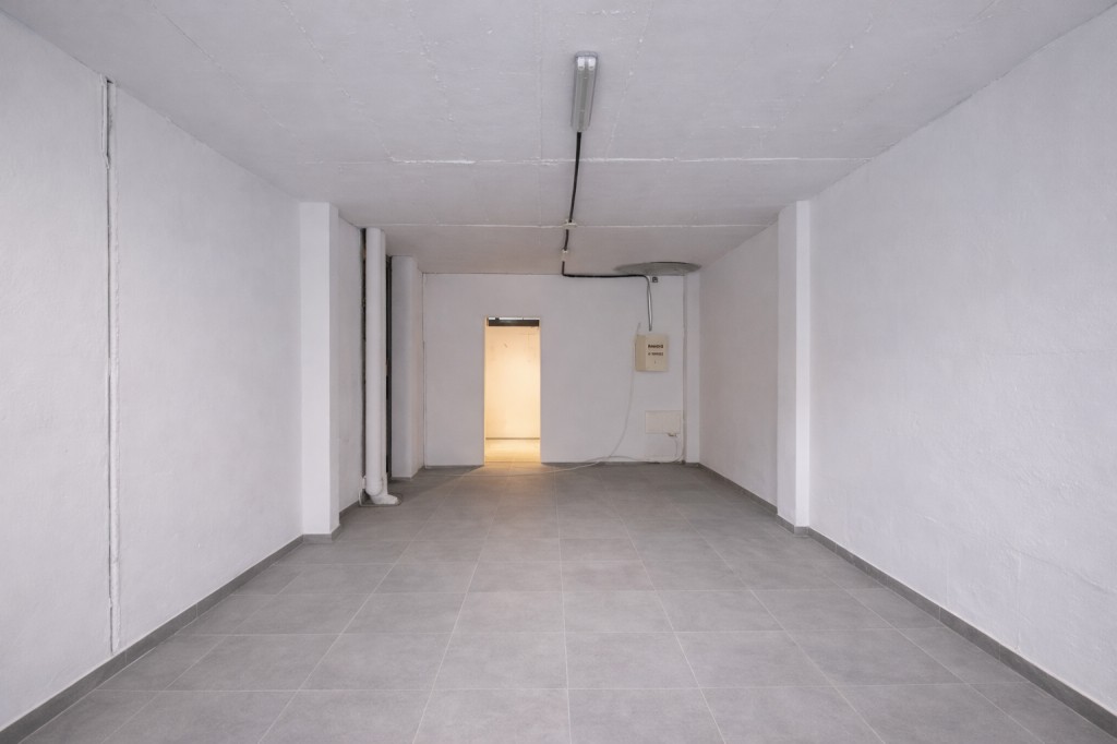Local comercial en Venta en Cornellá De Llobregat Barcelona ALMEDA