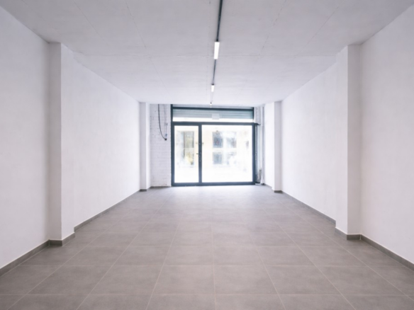 Local comercial en Venta en Cornellá De Llobregat Barcelona ALMEDA