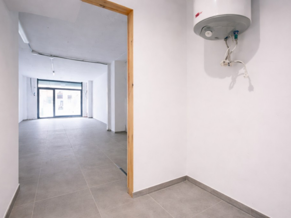 Local comercial en Venta en Cornellá De Llobregat Barcelona ALMEDA