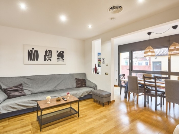 Adosada en Venta en Sant Feliu De Llobregat Barcelona CENTRE O CAN NADAL