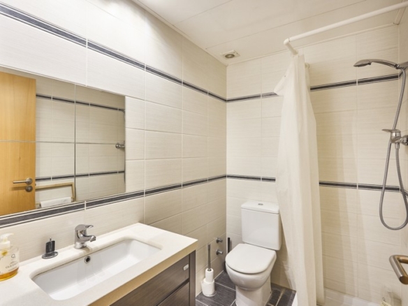 Adosada en Venta en Sant Feliu De Llobregat Barcelona CENTRE O CAN NADAL