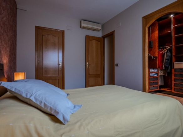 barbacoa y plaza de parking en el mismo edificio con acceso directo foto 1