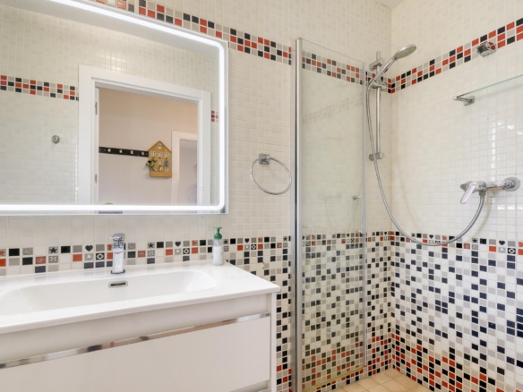 Se vende Adosado de 79.00 m2 en Torroella de Fluvia, zona Vilacolum