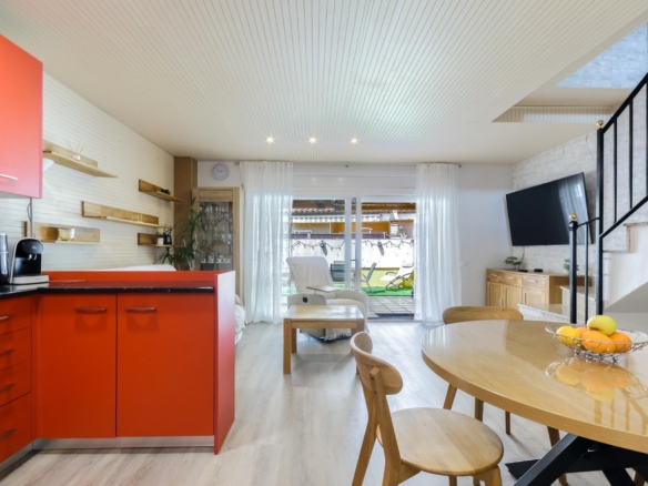 Se vende Adosado de 79.00 m2 en Torroella de Fluvia, zona Vilacolum
