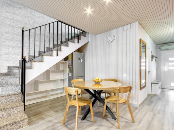 Se vende Adosado de 79.00 m2 en Torroella de Fluvia, zona Vilacolum