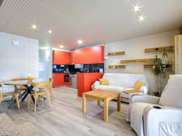 Se vende Adosado de 79.00 m2 en Torroella de Fluvia, zona Vilacolum