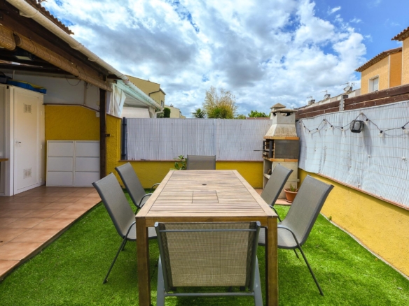 Se vende Adosado de 79.00 m2 en Torroella de Fluvia, zona Vilacolum