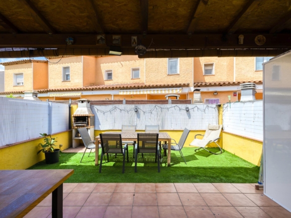 Se vende Adosado de 79.00 m2 en Torroella de Fluvia, zona Vilacolum