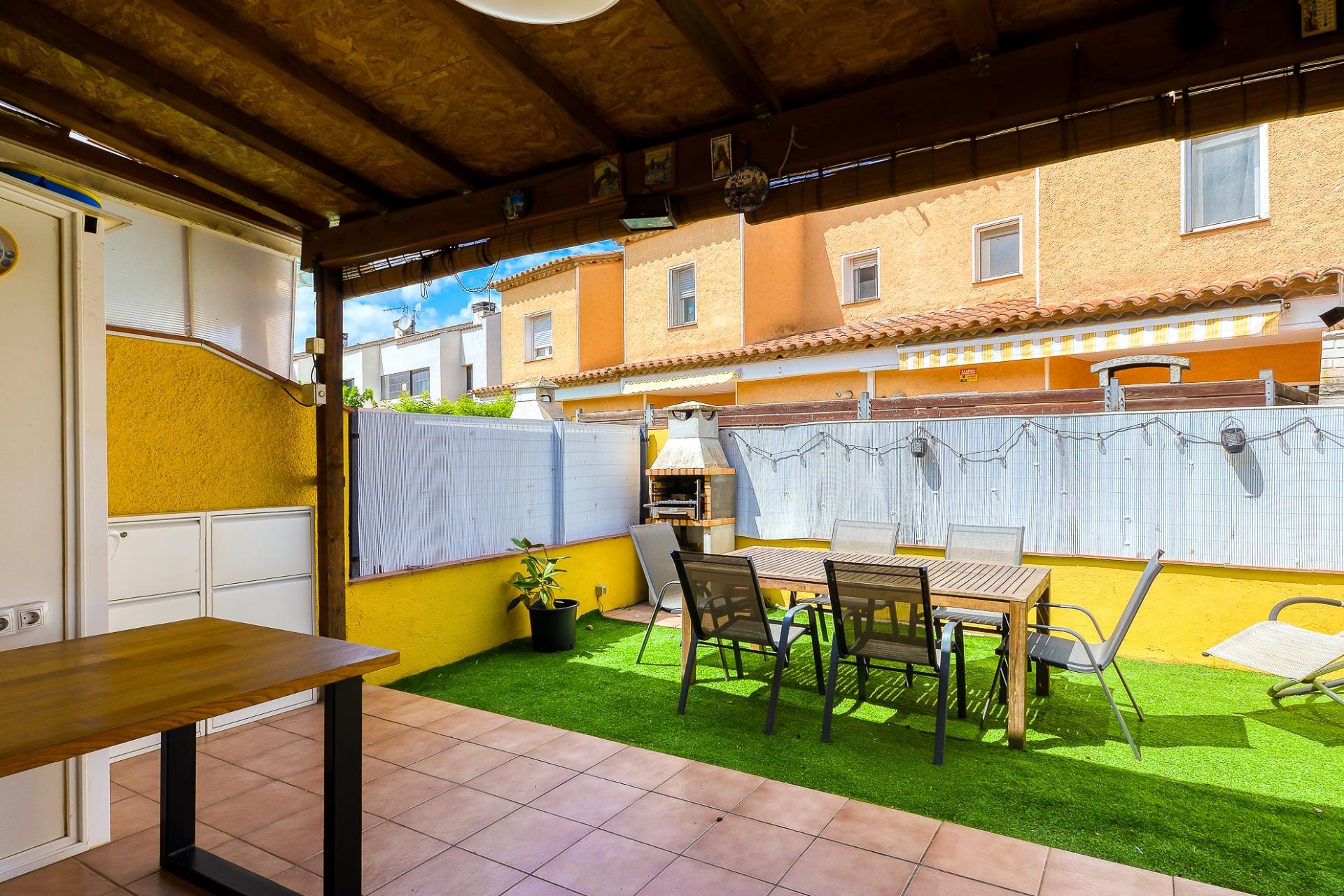 Se vende Adosado de 79.00 m2 en Torroella de Fluvia, zona Vilacolum