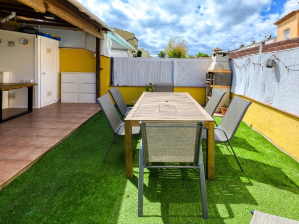 Se vende Adosado de 79.00 m2 en Torroella de Fluvia, zona Vilacolum