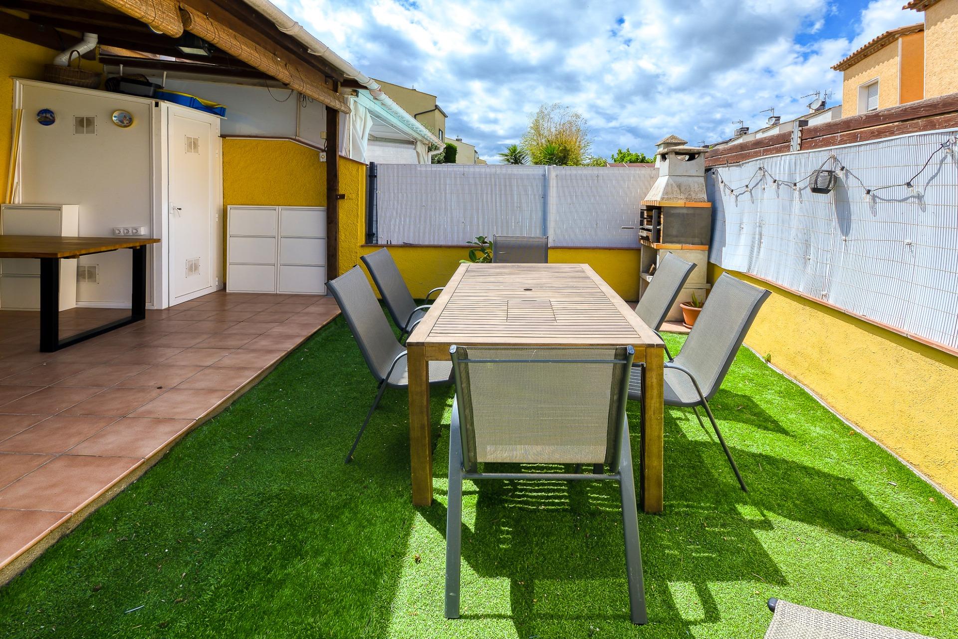 Se vende Adosado de 79.00 m2 en Torroella de Fluvia, zona Vilacolum