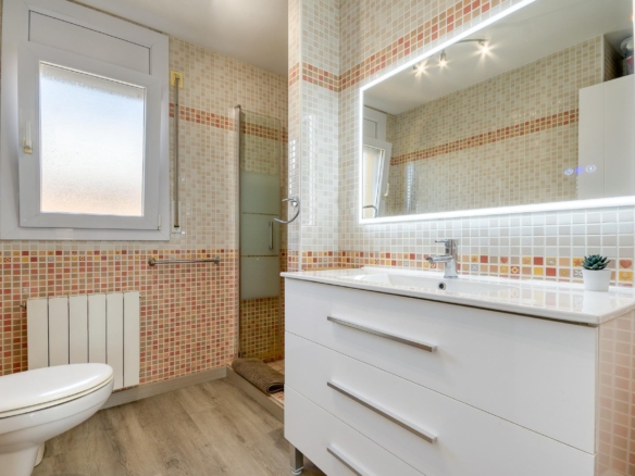 Se vende Adosado de 79.00 m2 en Torroella de Fluvia, zona Vilacolum