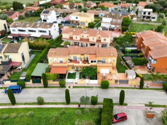 Se vende Adosado de 79.00 m2 en Torroella de Fluvia, zona Vilacolum