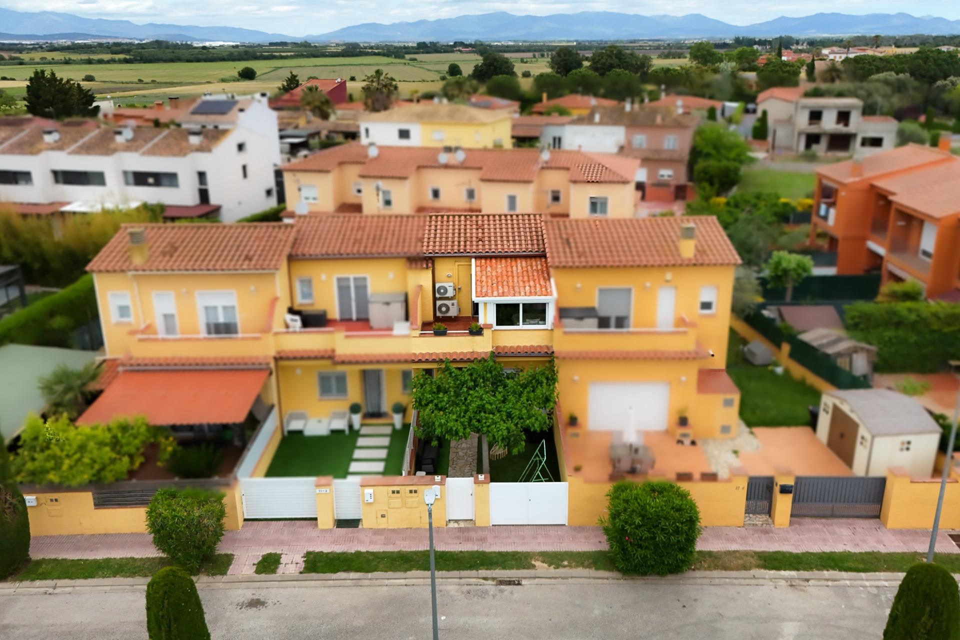 Se vende Adosado de 79.00 m2 en Torroella de Fluvia, zona Vilacolum