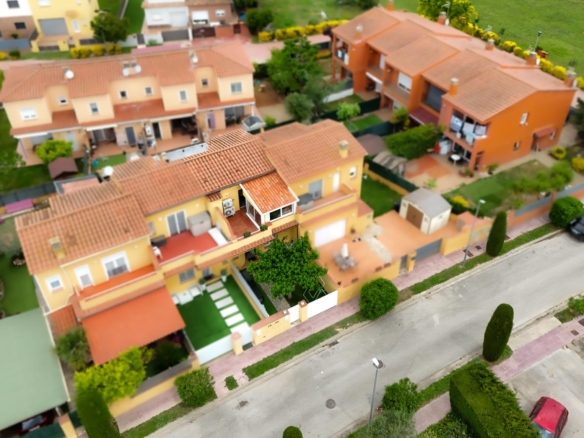Se vende Adosado de 79.00 m2 en Torroella de Fluvia, zona Vilacolum